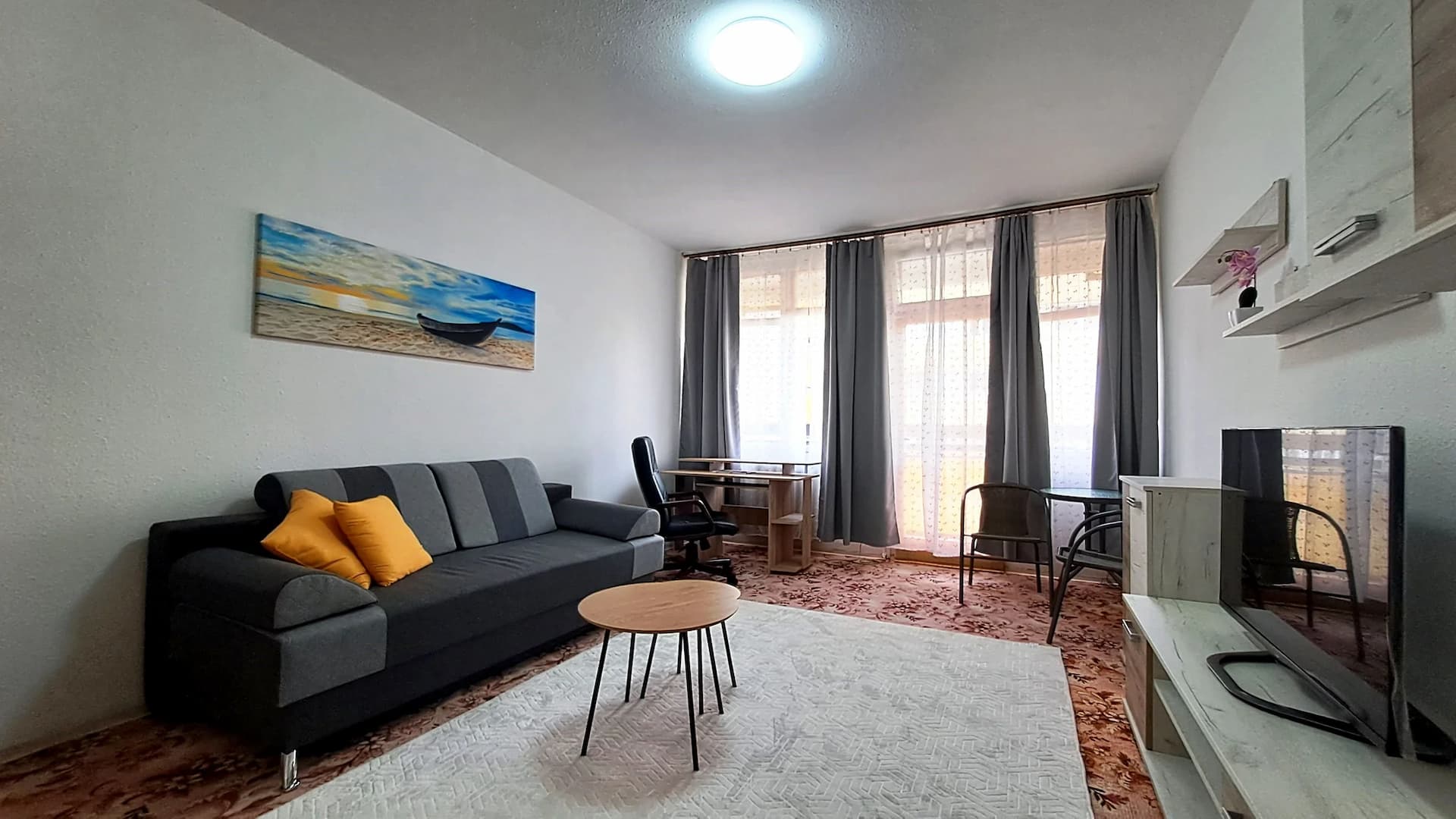 Poroszlay úti 2 szobás, erkélyes, zárt udvari parkolós lakás kiadó